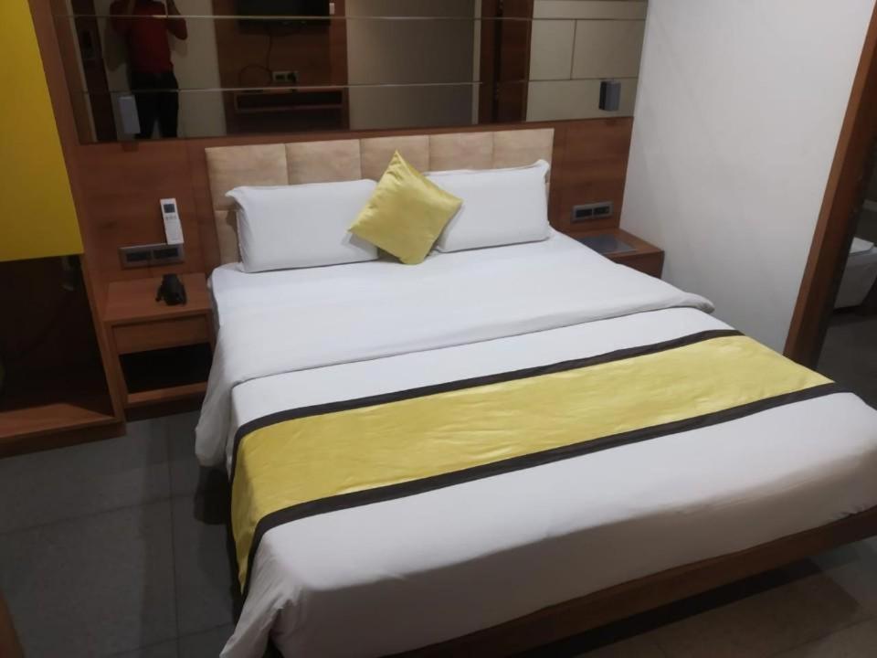 Hotel Avaante Ahmedabad Formerly Known As The Orchid Hotel Kültér fotó