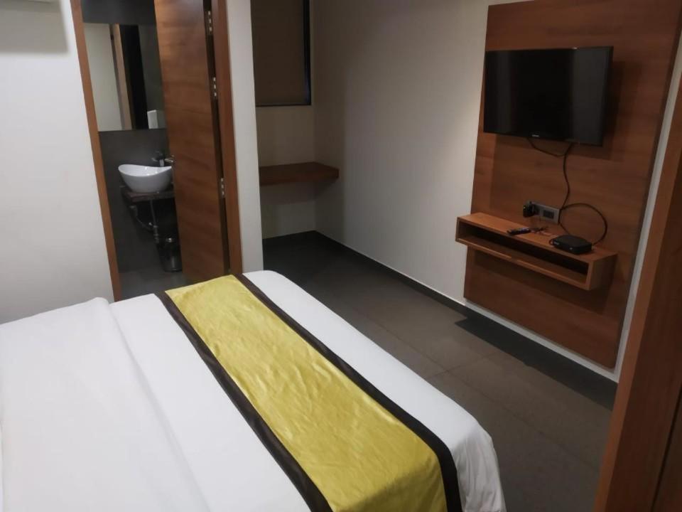 Hotel Avaante Ahmedabad Formerly Known As The Orchid Hotel Kültér fotó